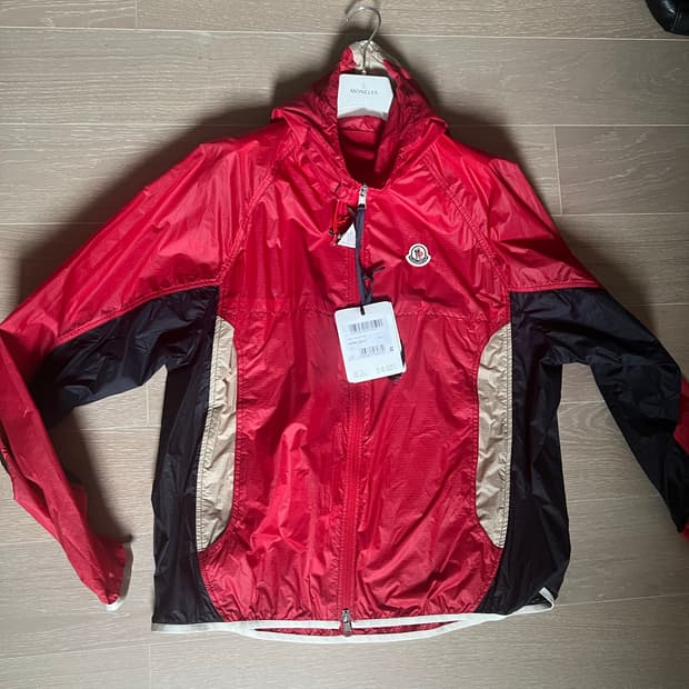 몽클레어 바람막이 팝니다