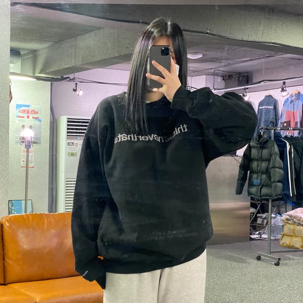 디스이즈네버댓 빅로고 블랙 맨투맨 B3634