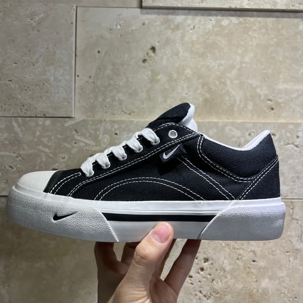 [새상품] 나이키 허모사 검흰 스티치 225