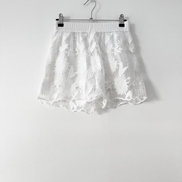 Sheer jacquard mini pants / white