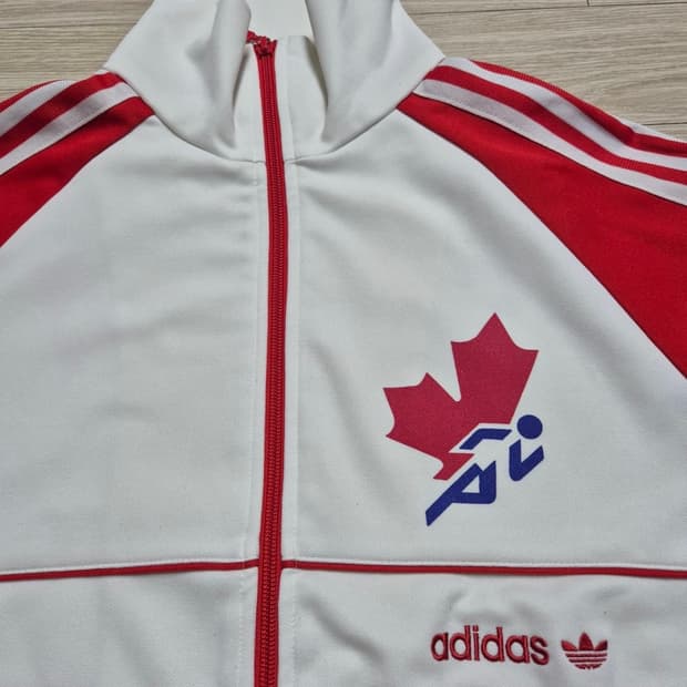 아디다스 캐나다져지 구해요