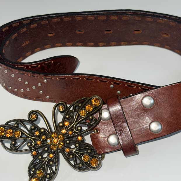 버터플라이 스터드 벨트