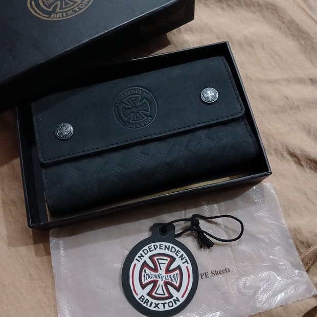 인디펜던트 × 브릭스톤 지갑 / 새제품 (빗포함)