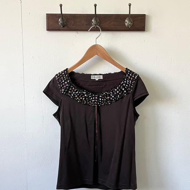 Chris montez 브라운 도트 탑