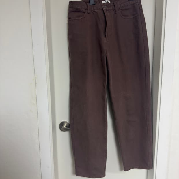 유니클로 U 릴랙스핏 진 브라운 팝니다 32사이즈