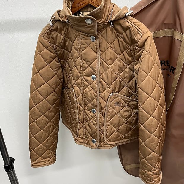 여) 버버리 신형 크롭 퀼팅자켓 