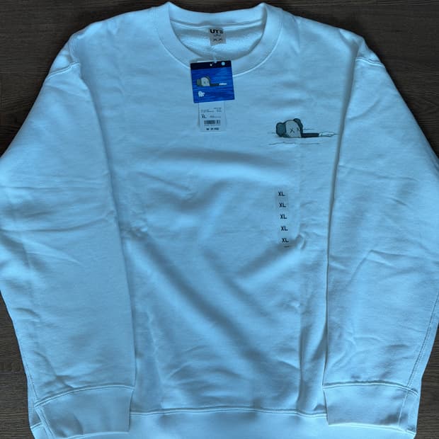 2023 유니클로 카우스 화이트 맨투맨 새제품 XL