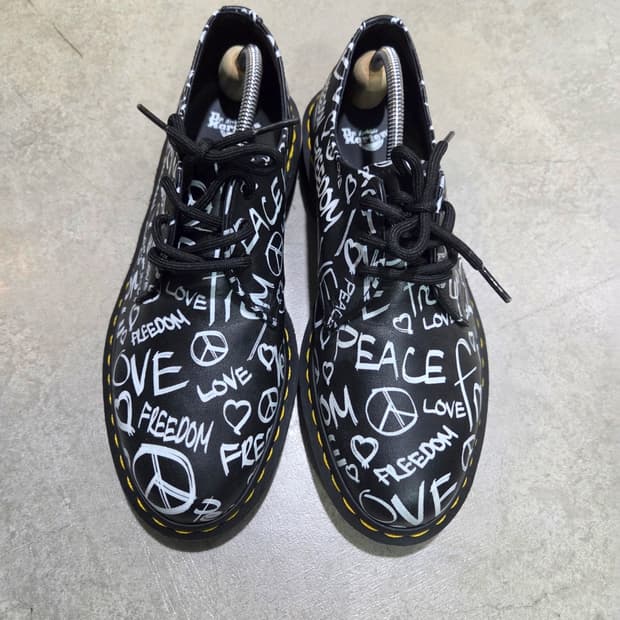 닥터마틴 1461 낙서 스크립트 슈즈