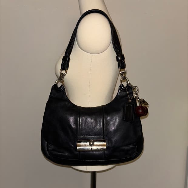 🚨연말세일🚨Coach black vintage shoulder bag