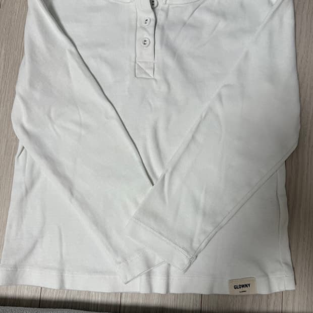 GLOWNY 3/4 Button fly tee / white