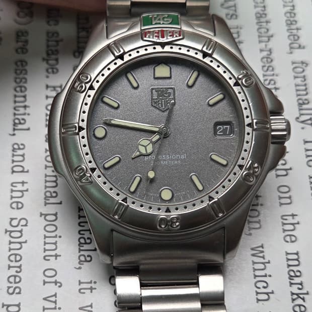 빈티지 태그호이어 4000 프로페셔널 그레이회판 컬러로고베젤 쿼츠 