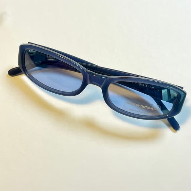 EMPORIO ARMANI 엠포리오 아르마니 사의 빈티지 선글라스 판매합