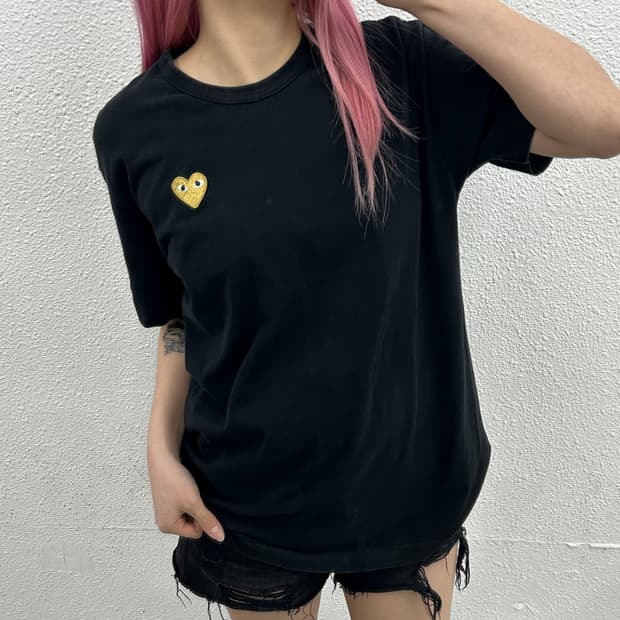 꼼데가르송 골드 하트와펜 블랙 반팔티 XL