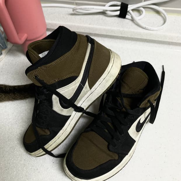 나이키 에어조던 1 미드 브라운