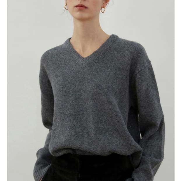 닉앤니콜 CLASSICAL SOFT V SWEATER