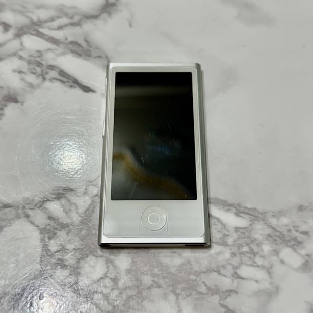 애플 아이팟 나노 7세대 실버 | 터치형 초슬림 MP3