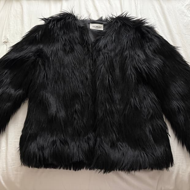 페이크 블랙 퍼 자켓