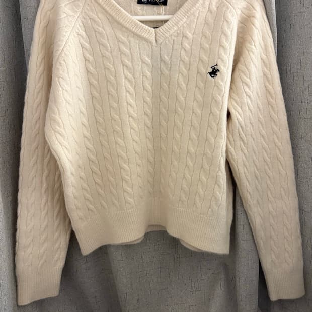 버버리힐즈 폴로클럽 브이넥 케이블 나그랑 니트