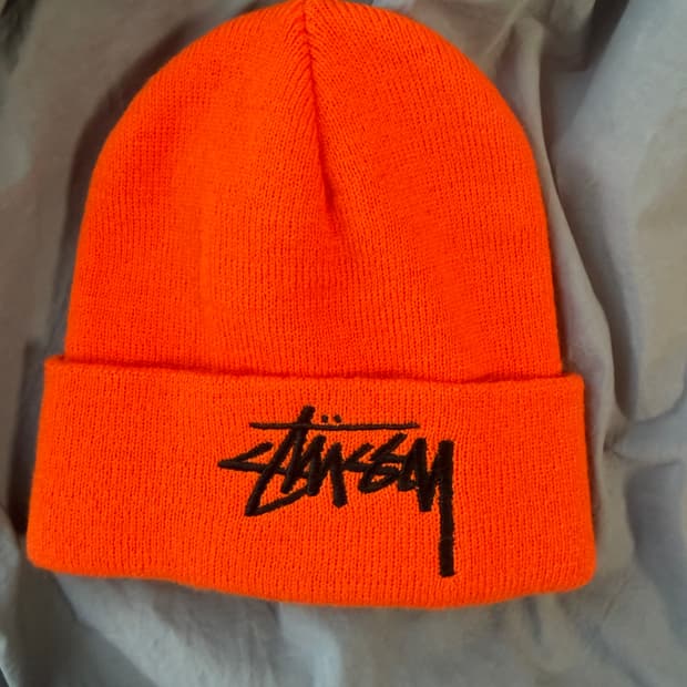스투시 오렌지 비니 /1회착 거의 새상품급 모자