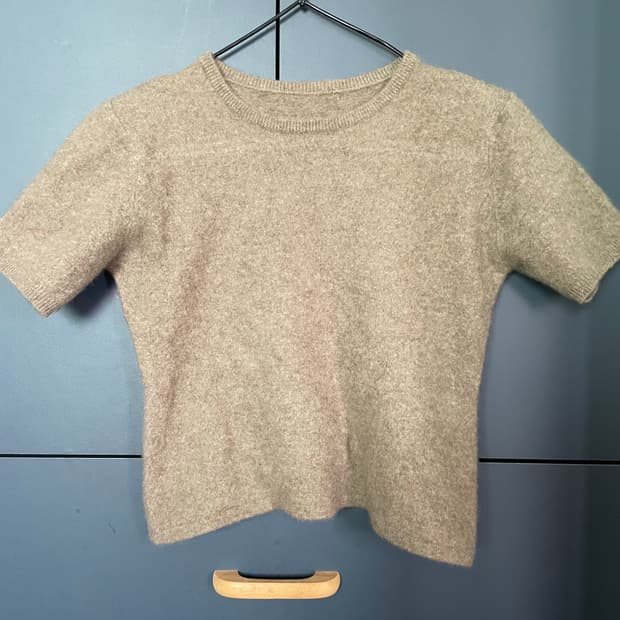 캐시100 크롭 뮤트 브라운 반팔 니트