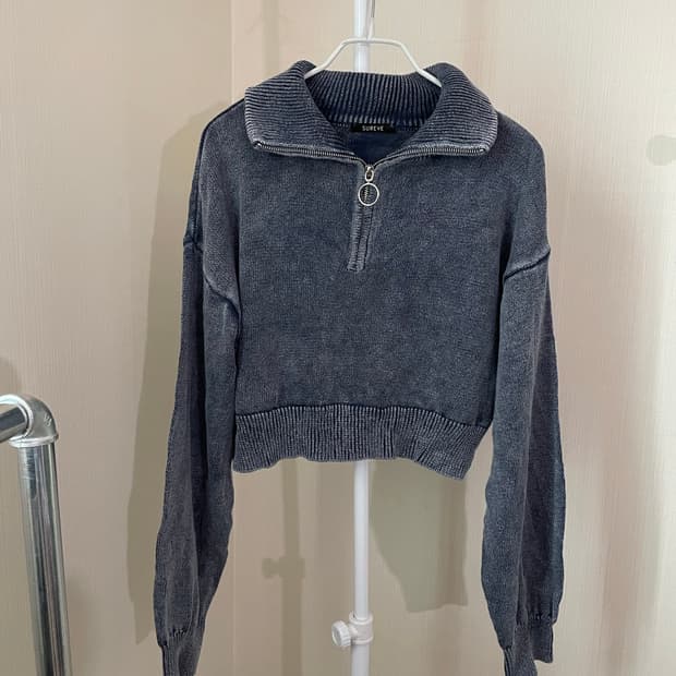 그레이 워싱 반집업 니트