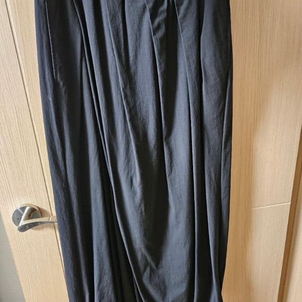 송지오 어시메트릭 풀밴딩 팬츠