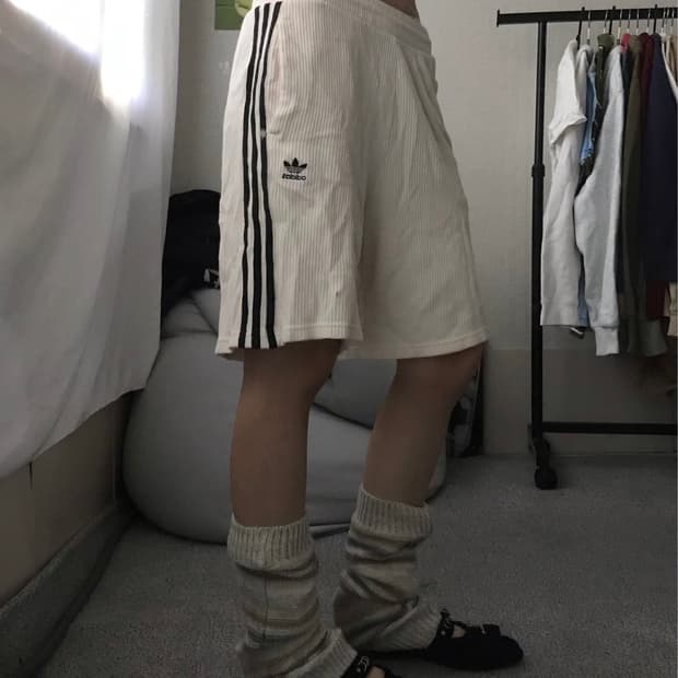 아디다스 아이보리 와플 하프 팬츠