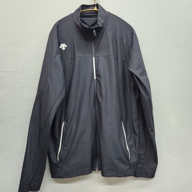 데상트 로고 기능성 트레이닝 바람막이 자켓 105(L~XL)