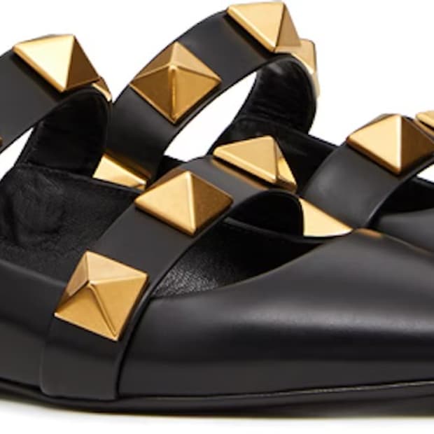 발렌티노 로만 스터드 뮬 샌들