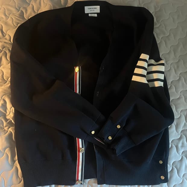 (4) 톰브라운 밀라노 스티치 금장 가디건