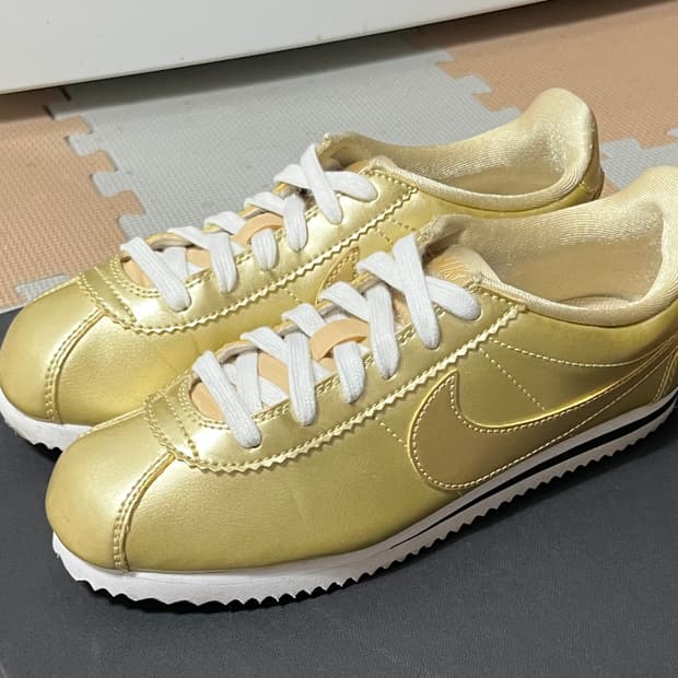 나이키 코르테즈 골드 신발 스니커즈 235