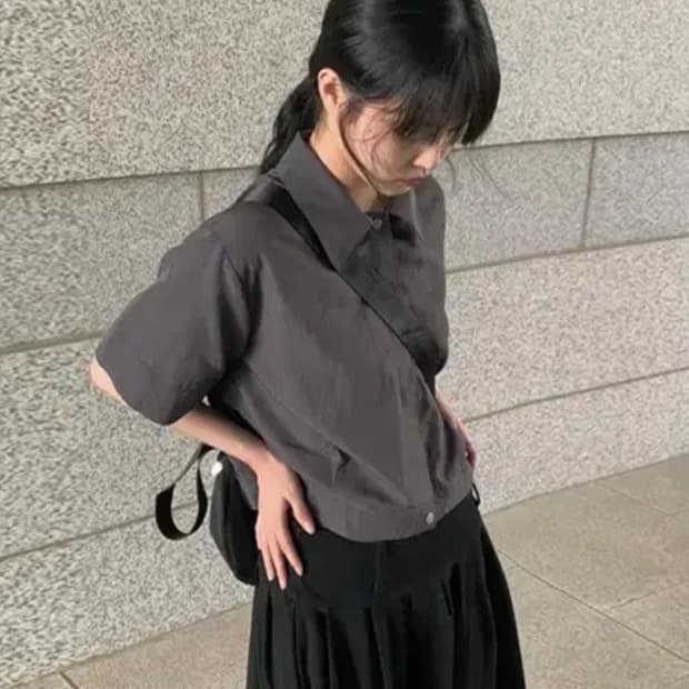 애니원모어 비쥬 나일론 차콜 반팔 셔츠 자켓