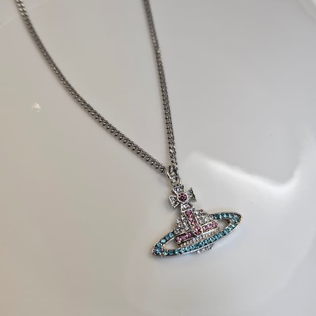 비비안웨스트우드 업사이클링 블루큐빅 목걸이