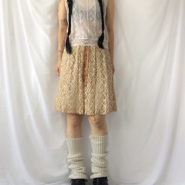 Lace sleeveless