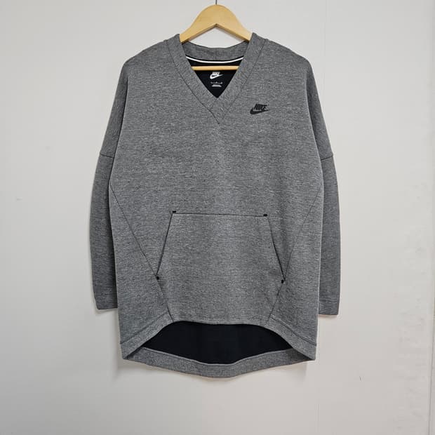 여성 L) 나이키 테크팩 브이넥 맨투맨 티셔츠 그레이