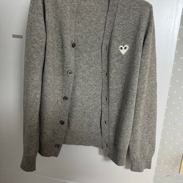 꼼데가르송 화이트 하트 가디건 그레이