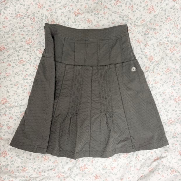 FLOWER PINTUCK SKIRT CHARCOAL
