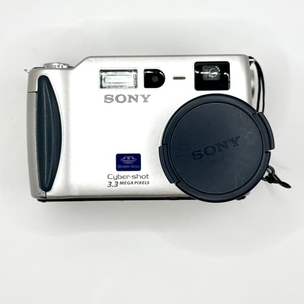 아날로그 감성과 디지털의 정중앙 Cyber-shot DSC-S70