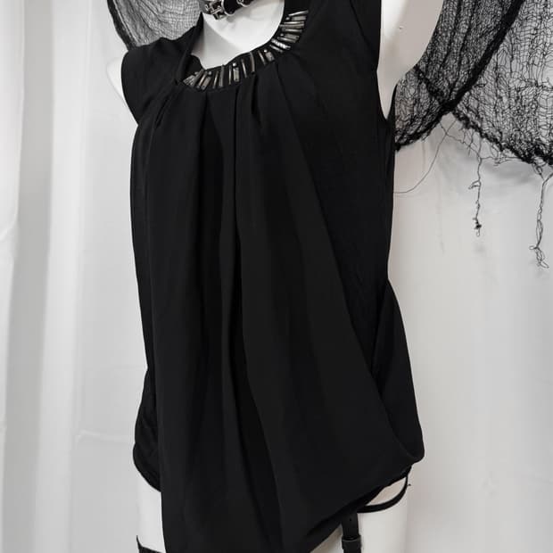 black detail sleeveless
