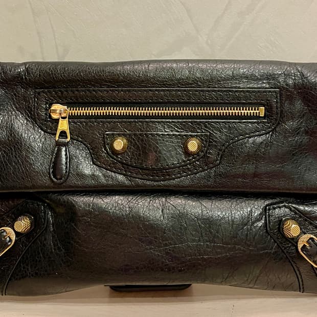 발렌시아가 클래식 스터드 클러치 (블랙/골드) 