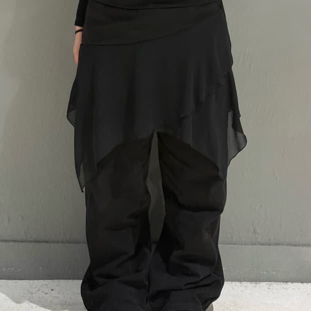 diagonal cutting detail skirt