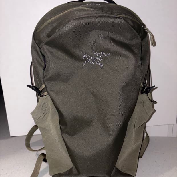 아크테릭스 맨티스16 카키 타츠