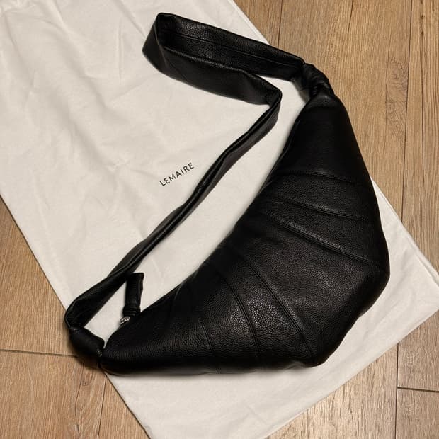 르메르 범백 크루아상 블랙 미디엄 그레인 가죽