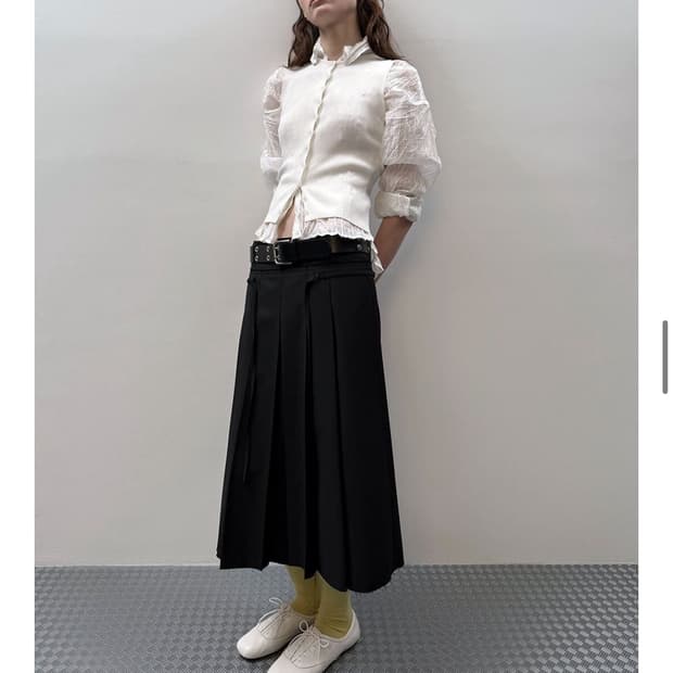 (새상품) 다이애그널 커팅 플리츠 벨트 스커트 m