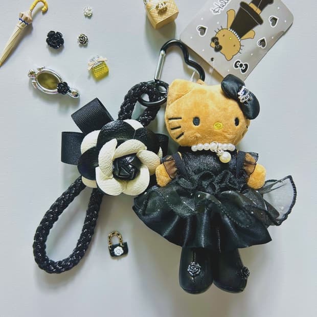 (3)롱다리키티 커스텀키링_ 🖤블랙 샤 원피스