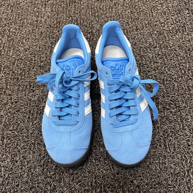 아디다스 여성 가젤 골드 메탈릭 스타이 블루 220사이즈