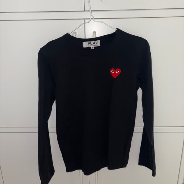 꼼데가르송 레드하트 롱슬리브