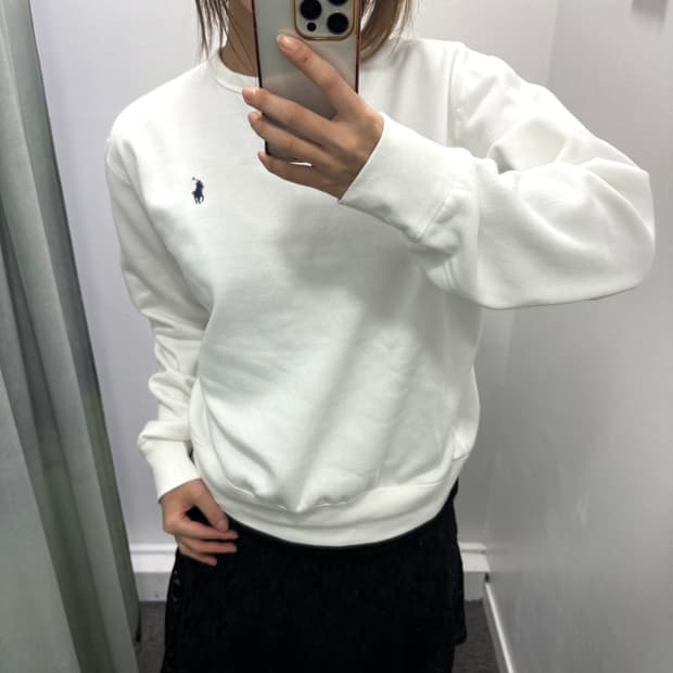 폴로 화이트 맨투맨