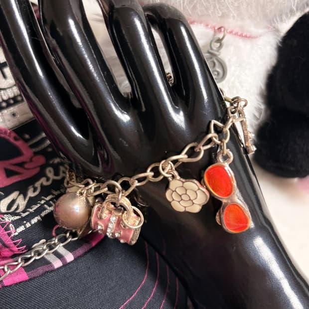 Juicy Couture 쥬시꾸뛰르 팬던트 챰 샴페인 골드 토글바 팔찌