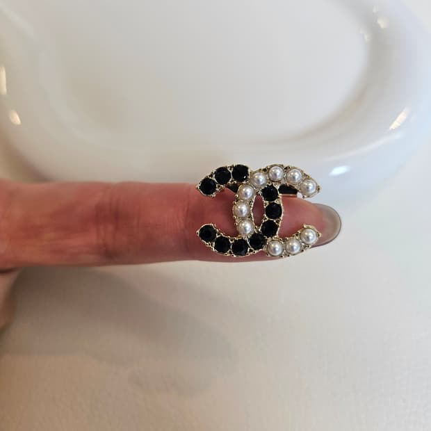 샤넬 블랙스톤&진주 미니 브로치 업사이클링